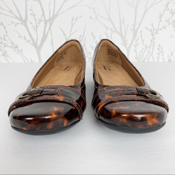 CLARKS Tortoise Shell Print Rounded Toe Loafers 6 - Picture 5 of 9